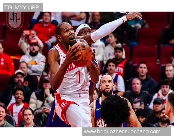 猛龙与独行侠激战正酣NBA赛季精彩对决引发球迷热议 猛龙与独行侠激战正酣NBA赛季精彩对决引发球迷热议